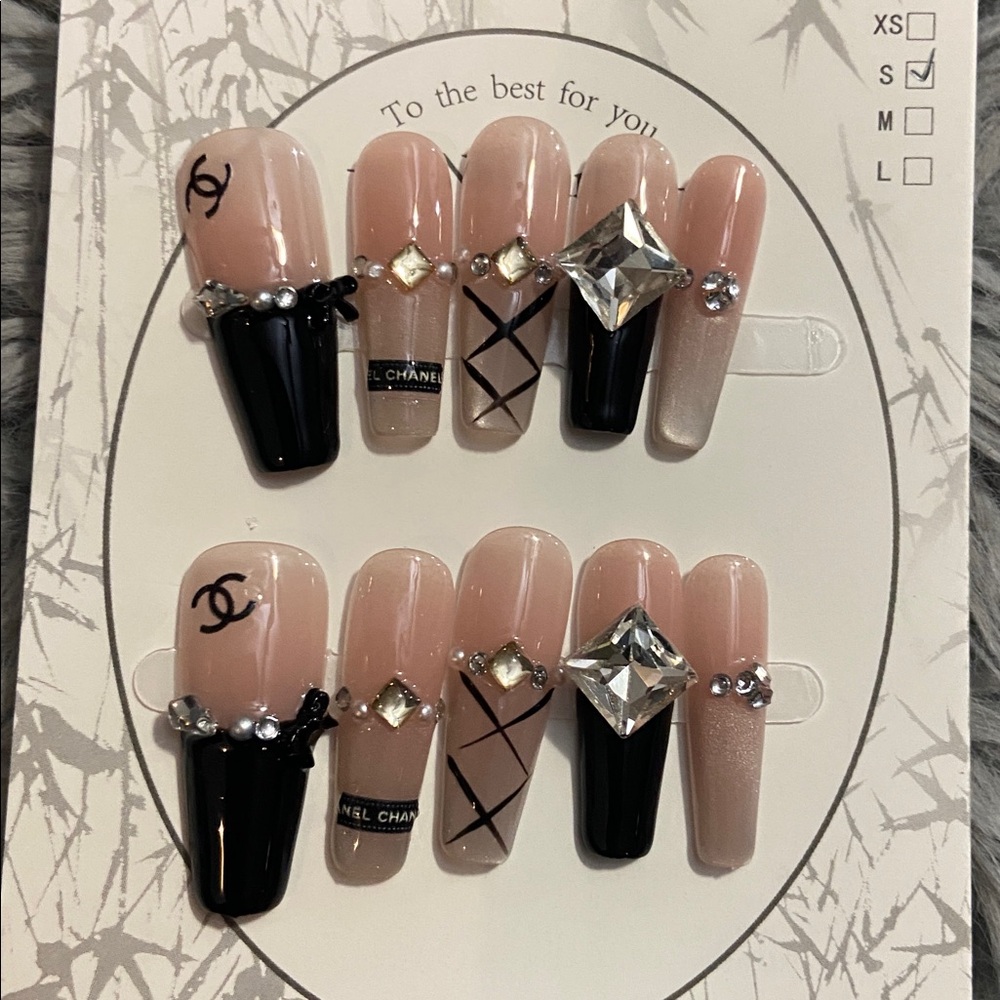 NEW Fashion Elegant Black and Nude Press-On Nails - Picture 2 of 2